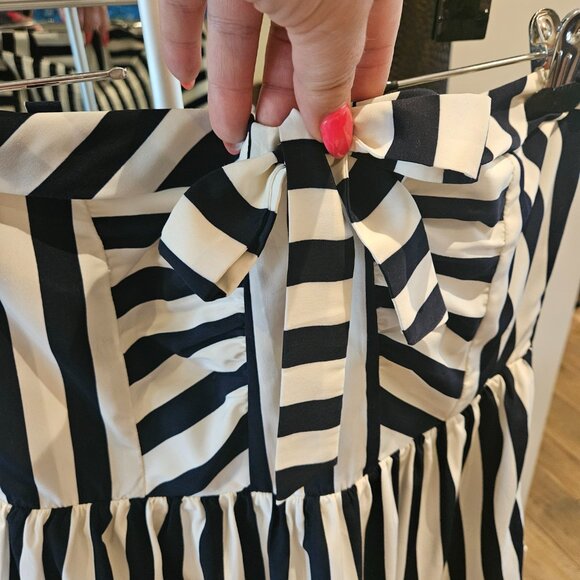 Strapless Picnic Mini w/ Pockets - Picture 2 of 5